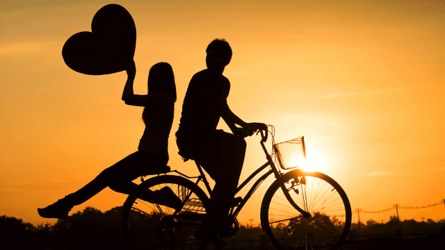 「{恋;こい}」と「{愛;あい}」の{違;ちが}いとは？