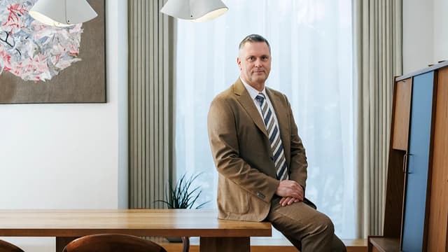 <ruby><rb><span class="jlpt-n3" word="日本">日本</span></rb><rt>にほん</rt></ruby><ruby><rb><span class="jlpt-n4" word="社会">社会</span></rb><rt>しゃかい</rt></ruby><span class="" word="に">に</span><span class="" word="お">お</span><span class="" word="け">け</span><span class="" word="る">る</span><ruby><rb><span class="jlpt-n4" word="女性">女性</span></rb><rt>じょせい</rt></ruby><span class="" word="の">の</span><ruby><rb><span class="jlpt-n3" word="健康">健康</span></rb><rt>けんこう</rt></ruby><ruby><rb><span class="jlpt-n1" word="課題">課題</span></rb><rt>かだい</rt></ruby><span class="" word="と">と</span><span class="jlpt-n5" word="その">その</span><ruby><rb><span class="" word="社">社</span><span class="" word="会">会</span><span class="jlpt-n1" word="的">的</span></rb><rt>しゃかいてき</rt></ruby><ruby><rb><span class="jlpt-n3" word="影響">影響</span></rb><rt>えいきょう</rt></ruby>