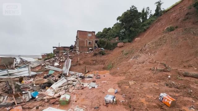 <span class="" word="ブ">ブ</span><span class="" word="ラ">ラ</span><span class="" word="ジ">ジ</span><span class="" word="ル">ル</span><span class="" word="で">で</span><ruby ><rb><span class="unknown" word="大雨">大雨</span></rb><rt>おおあめ</rt></ruby><span class="" word="　">　</span><span class="jlpt-n5" word="たくさん">たくさん</span><span class="" word="の">の</span><ruby ><rb><span class="jlpt-n5" word="人">人</span></rb><rt>ひと</rt></ruby><span class="" word="が">が</span><span class="" word="い">い</span><span class="" word="な">な</span><span class="" word="く">く</span><span class="jlpt-n5" word="なる">なる</span>