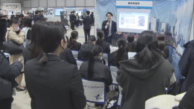 <ruby ><rb><span class="jlpt-n4" word="大学生">大学生</span></rb><rt>だいがくせい</rt></ruby><span class="" word="の">の</span><span class="" word="３">３</span><ruby ><rb><span class="jlpt-n5" word="人">人</span></rb><rt>にん</rt></ruby><span class="" word="に">に</span><span class="" word="１">１</span><ruby ><rb><span class="" word="人">人</span></rb><rt>にん</rt></ruby><span class="" word="が">が</span><span class="jlpt-n5" word="もう">もう</span><ruby ><rb><span class="unknown" word="内定">内定</span></rb><rt>ないてい</rt></ruby><span class="" word="を">を</span><span class="" word="も">も</span><span class="" word="ら">ら</span><span class="" word="う">う</span>