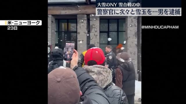 <span class="" word="ニ">ニ</span><span class="" word="ュ">ュ</span><span class="" word="ー">ー</span><span class="" word="ヨ">ヨ</span><span class="" word="ー">ー</span><span class="" word="ク">ク</span><span class="" word="で">で</span><ruby ><rb><span class="unknown" word="雪合戦">雪合戦</span></rb><rt>ゆきがっせん</rt></ruby><span class="" word="を">を</span><span class="" word="し">し</span><span class="" word="て">て</span><ruby ><rb><span class="jlpt-n5" word="男">男</span></rb><rt>おとこ</rt></ruby><span class="" word="が">が</span><span class="" word="つ">つ</span><span class="" word="か">か</span><span class="" word="ま">ま</span><span class="" word="る">る</span>